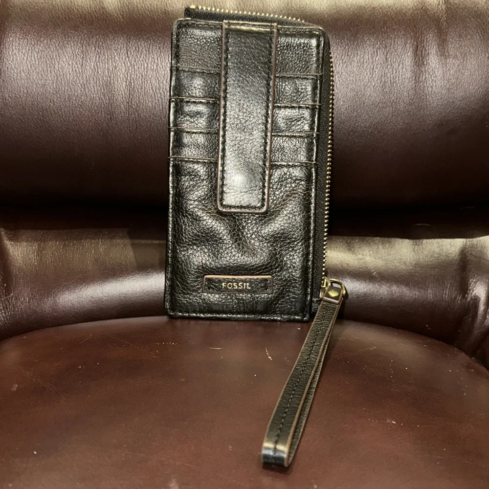 Fossil Leather Phone Wallet - Picture 14 of 15